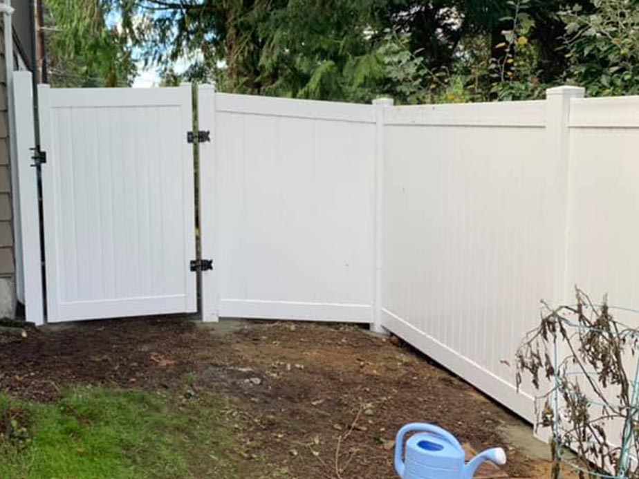 Residential Vinyl Fence Company In Greater Seattle